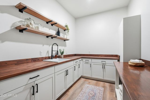 3050 S EAGLE Drive, Chandler, AZ 85286