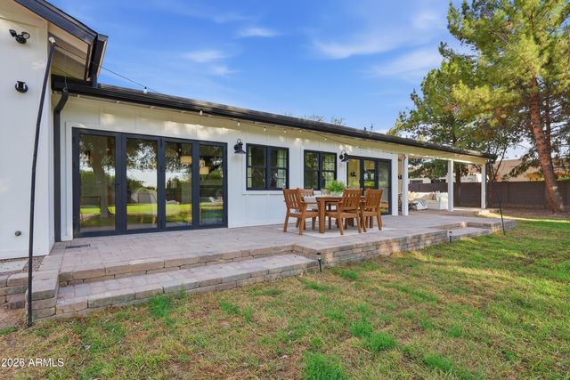 3050 S EAGLE Drive, Chandler, AZ 85286