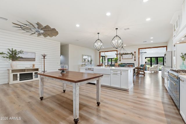 3050 S EAGLE Drive, Chandler, AZ 85286