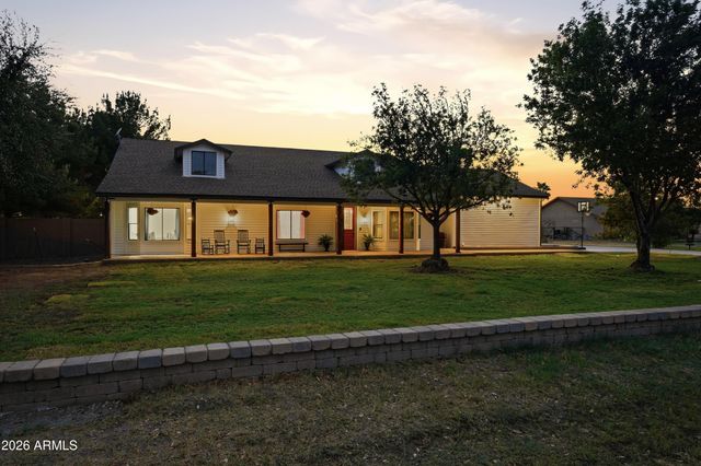 3050 S EAGLE Drive, Chandler, AZ 85286