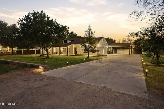 3050 S EAGLE Drive, Chandler, AZ 85286