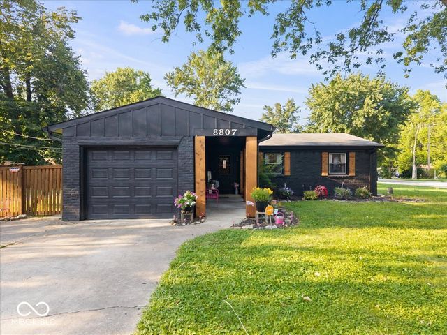 8807 Moll Drive, Fishers, IN 46038
