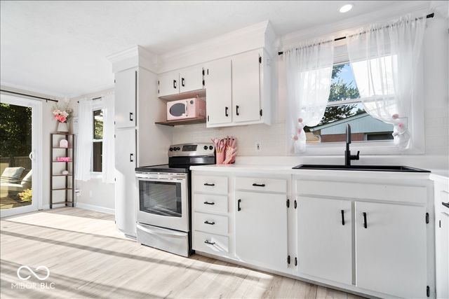 8807 Moll Drive, Fishers, IN 46038