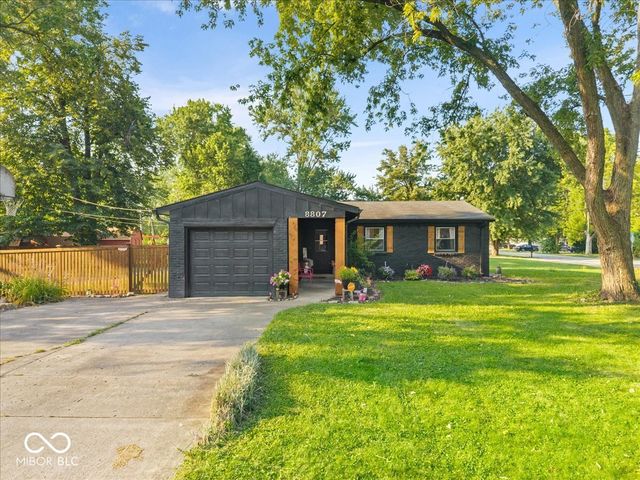 8807 Moll Drive, Fishers, IN 46038