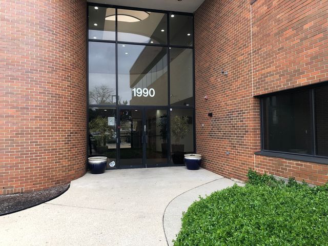 1990 E Algonquin Road, Schaumburg, IL 60173