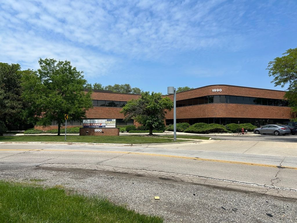 1990 E Algonquin Road, Schaumburg, IL 60173