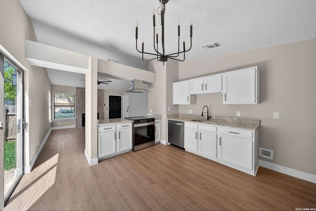 9434 Valley Rock, San Antonio, TX 78250