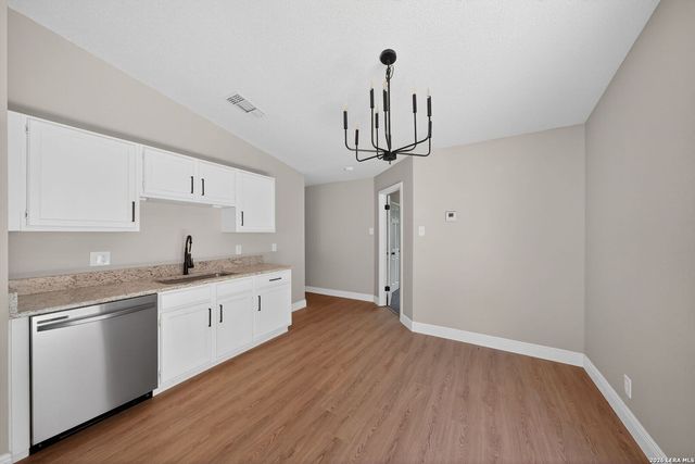 9434 Valley Rock, San Antonio, TX 78250