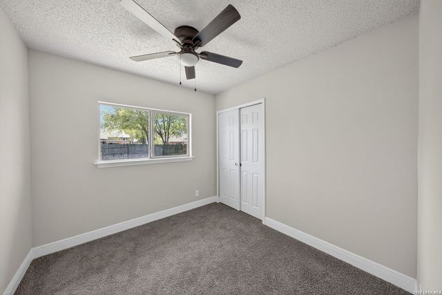 9434 Valley Rock, San Antonio, TX 78250