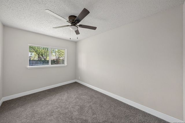 9434 Valley Rock, San Antonio, TX 78250