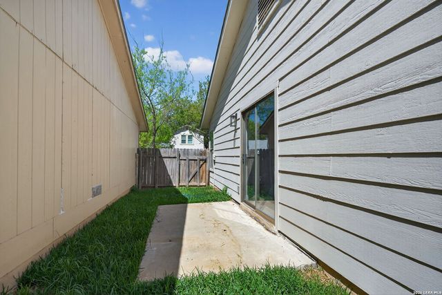 9434 Valley Rock, San Antonio, TX 78250