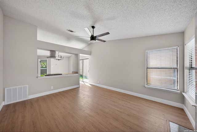 9434 Valley Rock, San Antonio, TX 78250