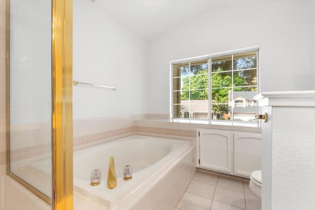 14 Las Uvas Ct, Sacramento, CA 95833