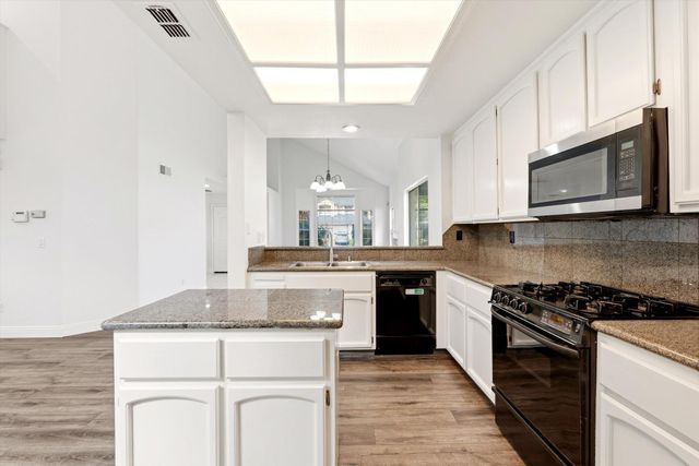 14 Las Uvas Ct, Sacramento, CA 95833