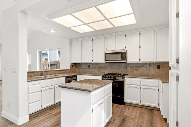 14 Las Uvas Ct, Sacramento, CA 95833