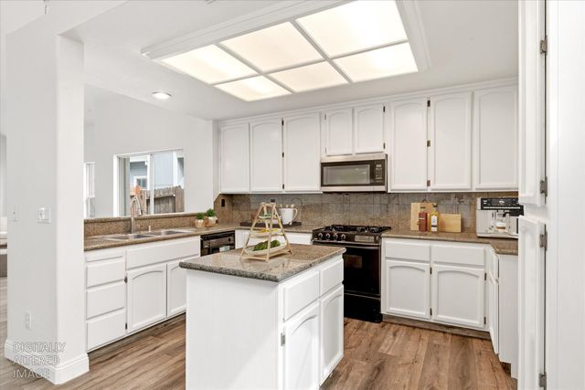 14 Las Uvas Ct, Sacramento, CA 95833