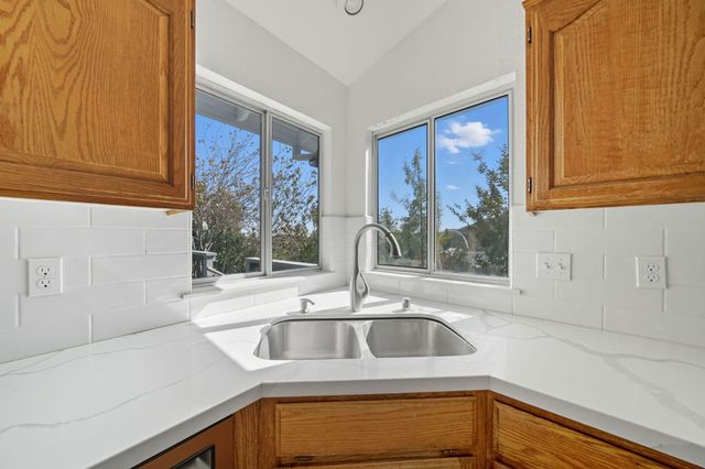 11361 Tanstaafl Lane, Redding, CA 96001
