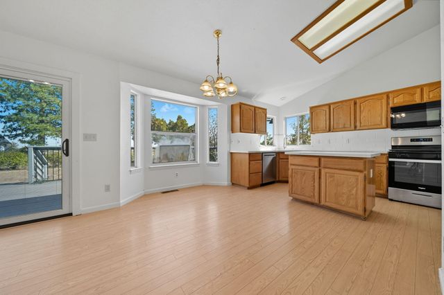 11361 Tanstaafl Lane, Redding, CA 96001