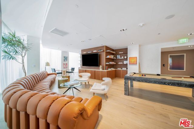 9000 W 3rd Street 211, Los Angeles, CA 90048