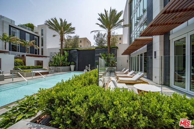 9000 W 3rd Street 211, Los Angeles, CA 90048