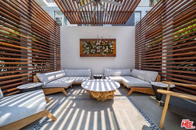 9000 W 3rd Street 211, Los Angeles, CA 90048