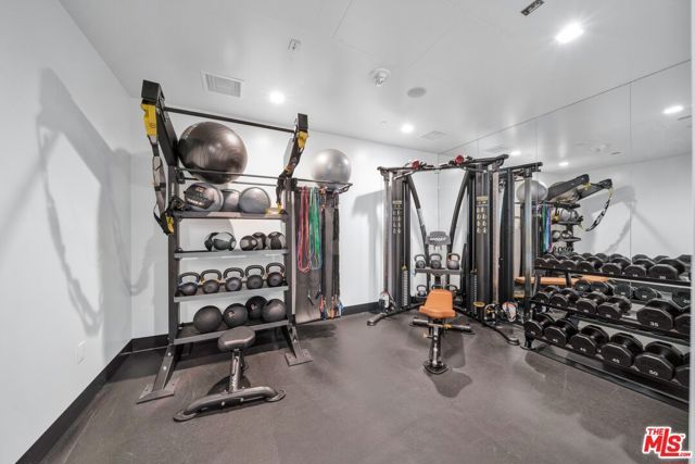 9000 W 3rd Street 211, Los Angeles, CA 90048