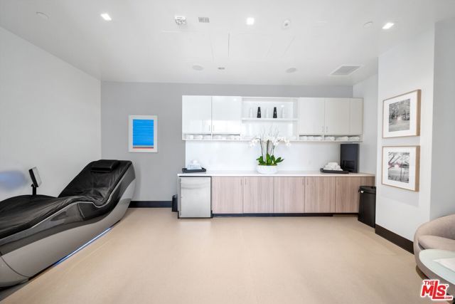 9000 W 3rd Street 211, Los Angeles, CA 90048