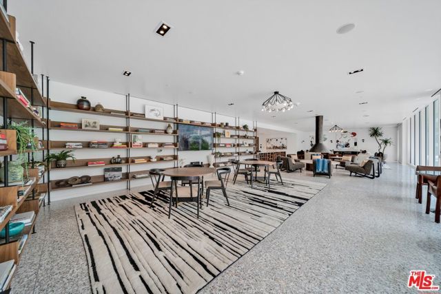 9000 W 3rd Street 211, Los Angeles, CA 90048