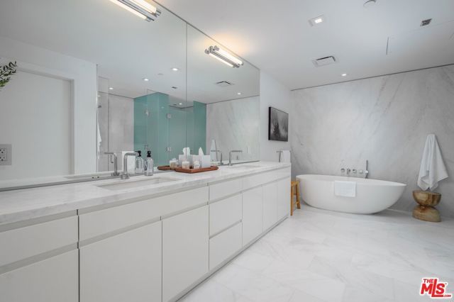 9000 W 3rd Street 211, Los Angeles, CA 90048