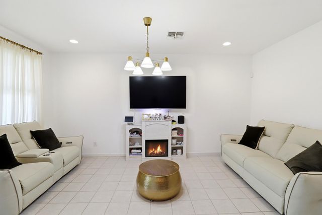 6737 W Valley View Drive, Laveen, AZ 85339