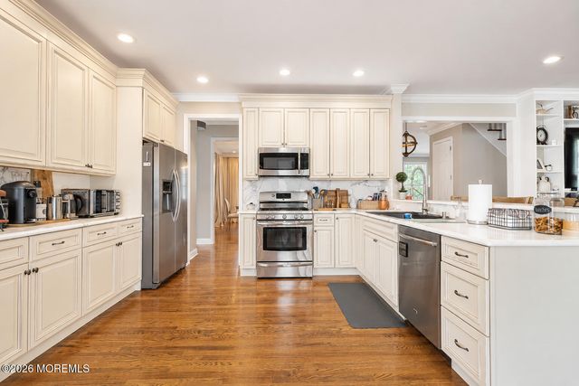 71 Compton Street, Belford, NJ 07718