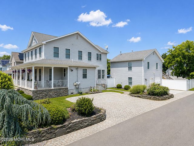 71 Compton Street, Belford, NJ 07718