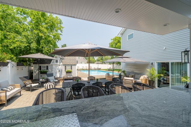 71 Compton Street, Belford, NJ 07718