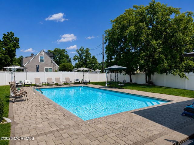 71 Compton Street, Belford, NJ 07718