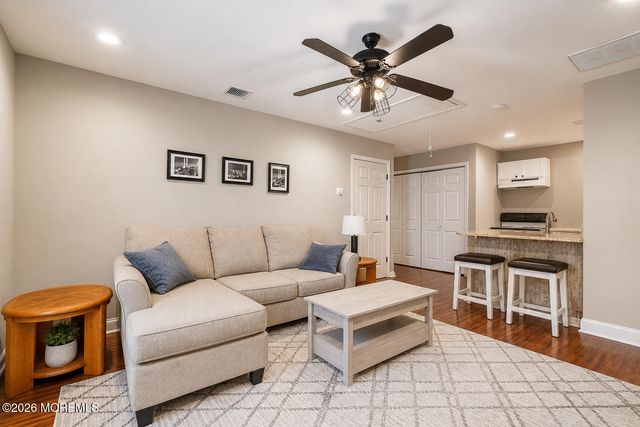 71 Compton Street, Belford, NJ 07718