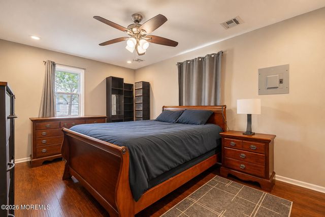 71 Compton Street, Belford, NJ 07718