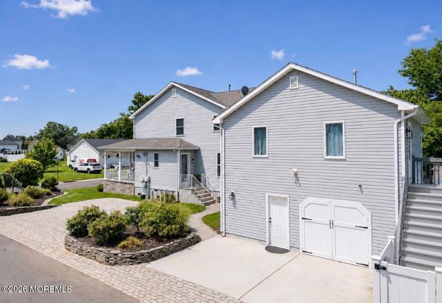 71 Compton Street, Belford, NJ 07718