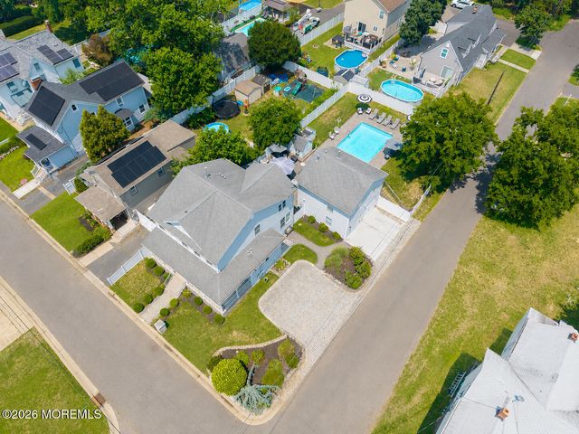 71 Compton Street, Belford, NJ 07718