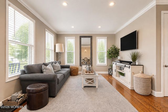 71 Compton Street, Belford, NJ 07718