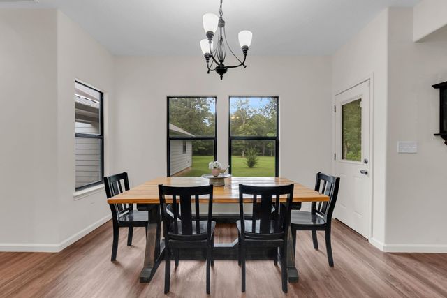 35 Rose Hill Court, Huntsville, TX 77320