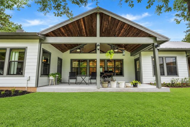 35 Rose Hill Court, Huntsville, TX 77320