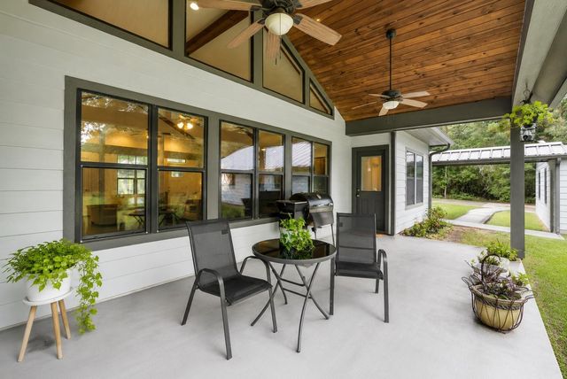 35 Rose Hill Court, Huntsville, TX 77320
