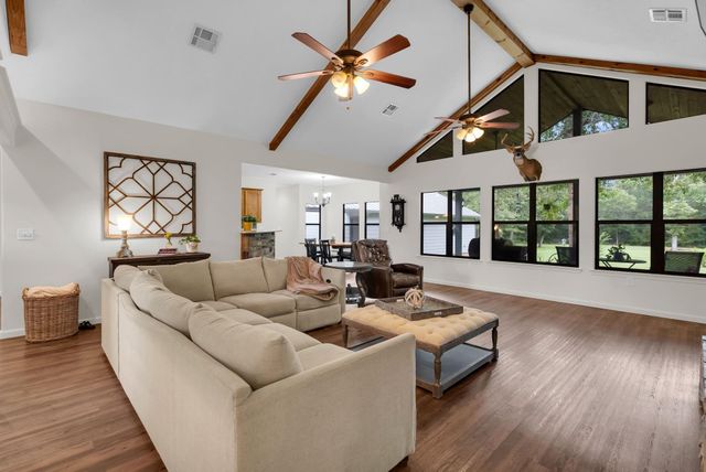 35 Rose Hill Court, Huntsville, TX 77320