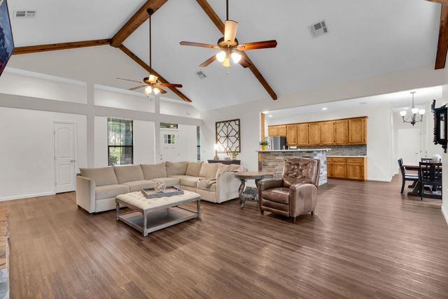 35 Rose Hill Court, Huntsville, TX 77320