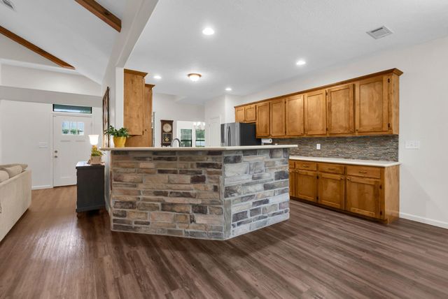 35 Rose Hill Court, Huntsville, TX 77320