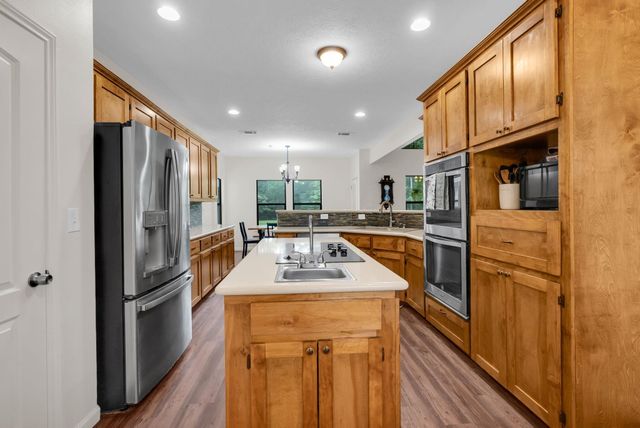 35 Rose Hill Court, Huntsville, TX 77320