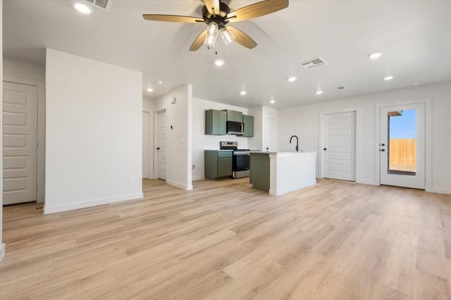 518 E 23rd Street, Wolfforth, TX 79382