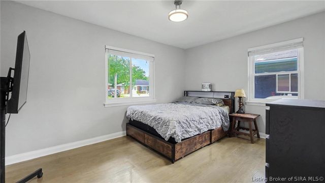 906 Morris Avenue, Jeffersonville, IN 47130