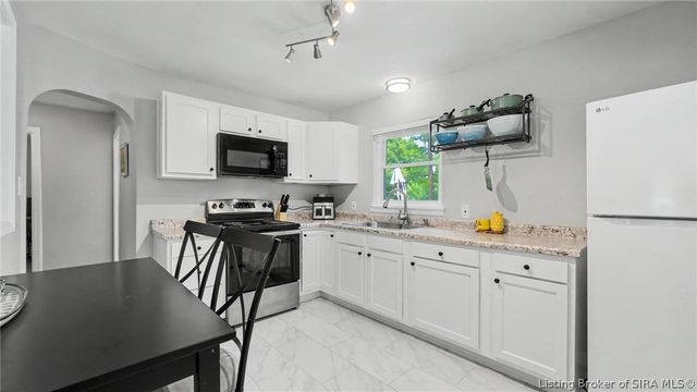 906 Morris Avenue, Jeffersonville, IN 47130