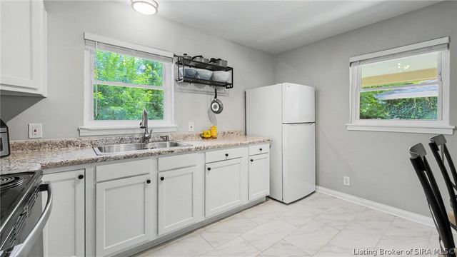 906 Morris Avenue, Jeffersonville, IN 47130